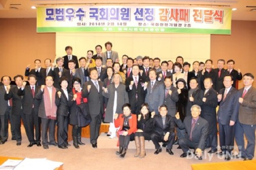 [�ѱ����нŹ�] ������ �溹�� ����, �������� ��ȸ�ǿ��� �û�