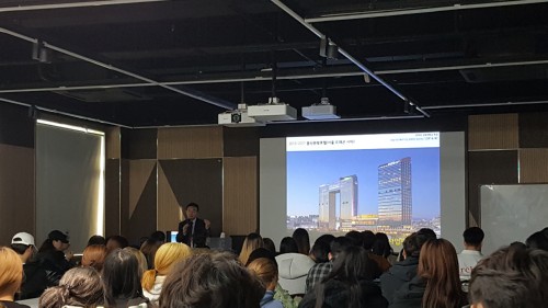 �溹���б� �����������а�, �������� ����� ���� ���Ư��...��������̳ʷμ� �ް� ���, ��ǥ�ǽ� �ɾ���