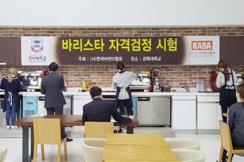 �溹���б� ȣ�ڰ�����, 1�г� ���л� ����� �������� �ٸ���Ÿ �ڰ��� ���