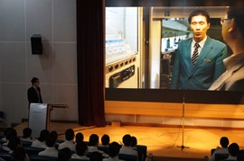 û�������ī���� Ư��