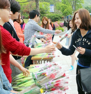 [����Ϻ�] �������� ���� �� ���� ��̸��� �溹�� �л���, ��ܿ� �������