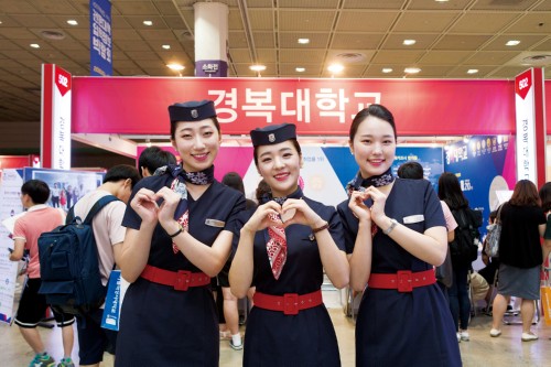 °æº¹´ëÇб³ Ç×°ø¼ºñ½º°ú, ¿Ü±¹ Ç×°ø»ç ¿¡¾î¾Æ½Ã¾Æ ½Â¹«¿ø 3¸í ÃÖÁ¾ ÇÕ°Ý