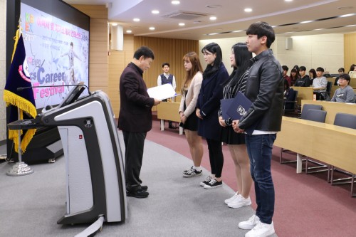 �溹��, 2017 �̷¼� �� �ڱ�Ұ��� �� ���� ���׽�Ʈ ���л����� ���� ������ �Բ� ��Ȳ���� �������� 