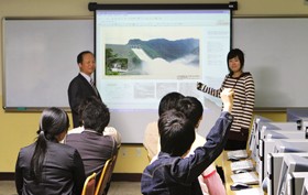 �Ǽ�ȯ����а� 4���� �л��������� �ΰ�